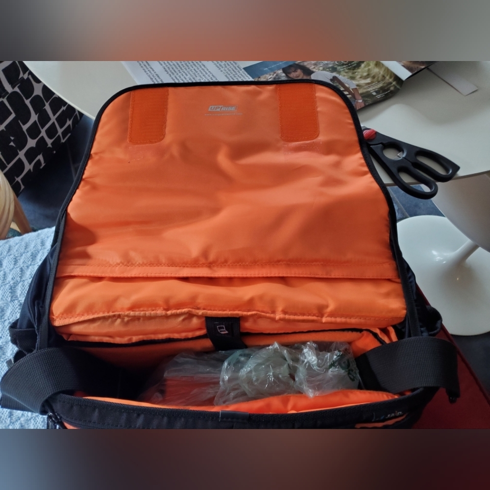 Vanguard ~ VEO RANGE 38 NV MESSENGER CAMERA BAG - - Picture 5 of 8